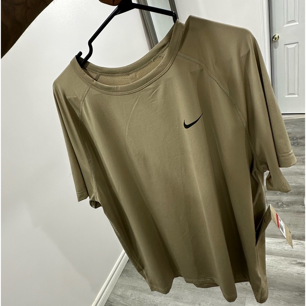 Nike slickly T-shirt Large